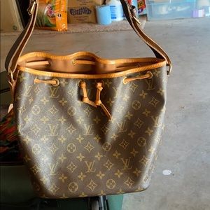 ✨Authentic Louis Vuitton tote ✨